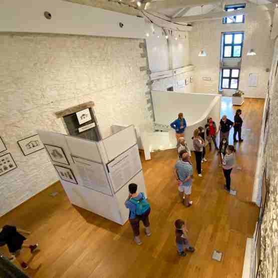 Salle exposition a Ospitalea Commanderie Irissarry au Pays basque